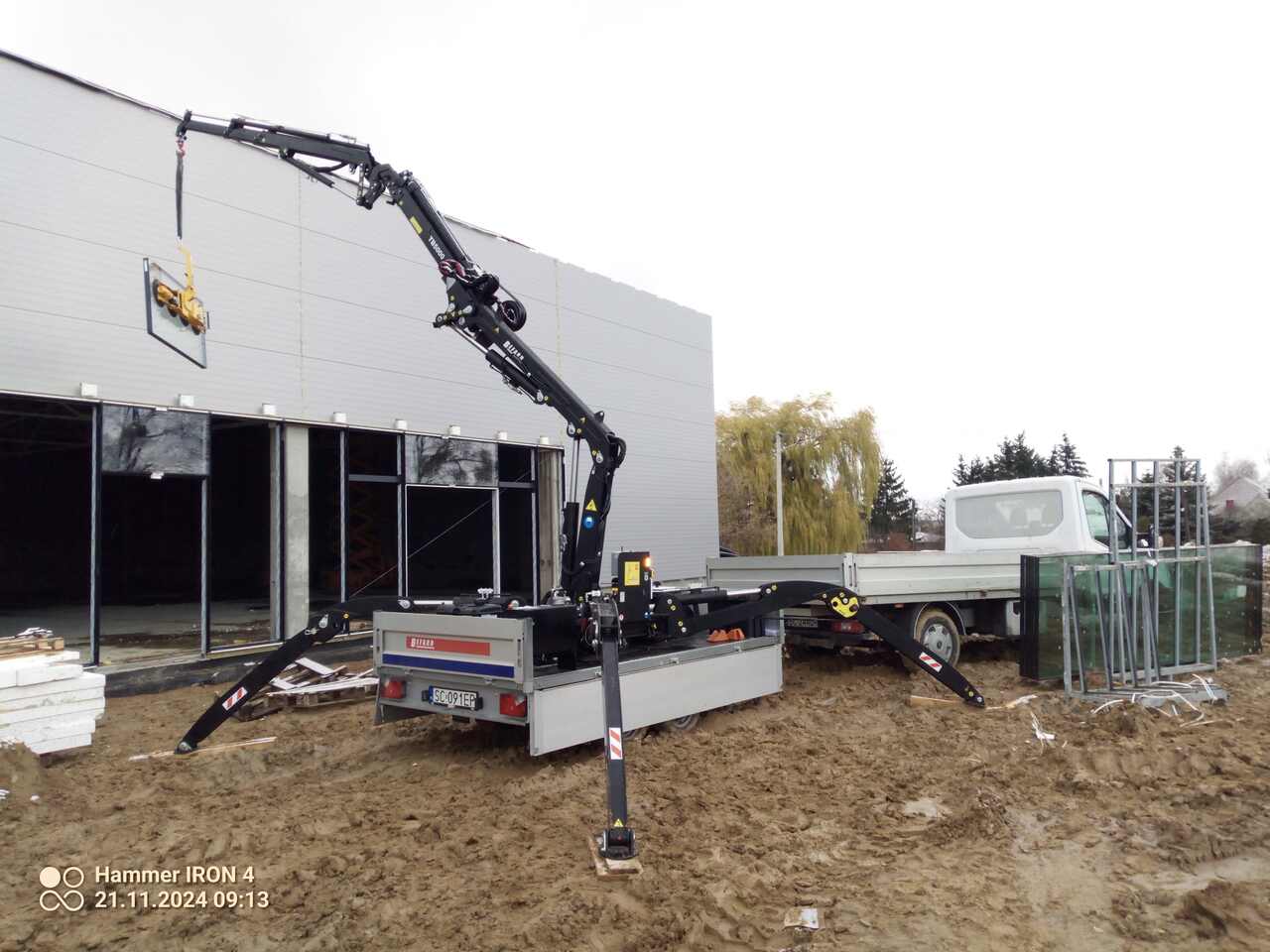 Mini żuraw na przyczepie BEFARD XJ55 z JIBem hydraulicznym
